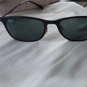 90s ray bans you'll look like trinity from matrix there 👌